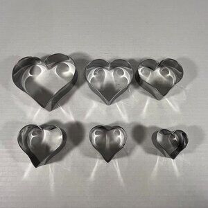 Heart Cookie Cutter Set 6 Pieces 3 4/5", 3 1/5", 2 4/5", 2 3/5", 2 1/5", 1 4/5"